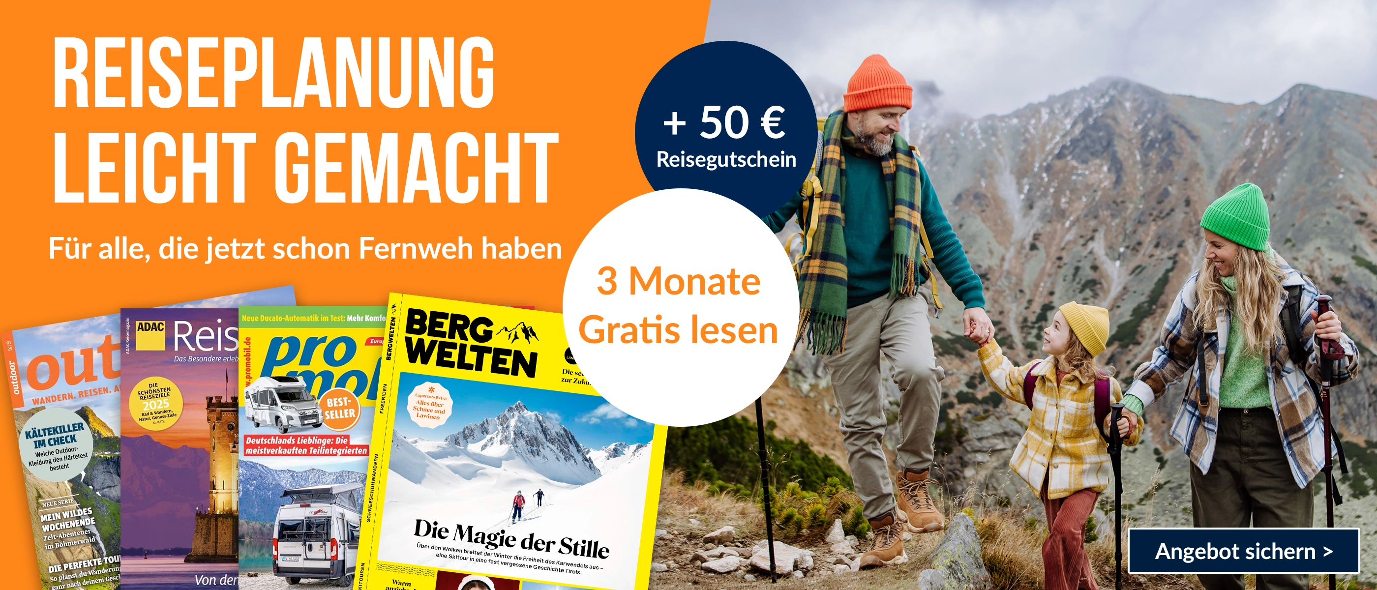 Familie wandert in den Bergen, begleitet von Werbematerialien für Reisemagazine, mit Text: 'Reiseplanung leicht gemacht, 3 Monate gratis lesen, +50 € Reisegutschein'.